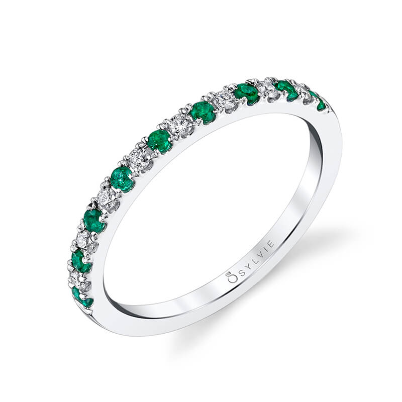Classic Round Brilliant Diamond and Emerald Band