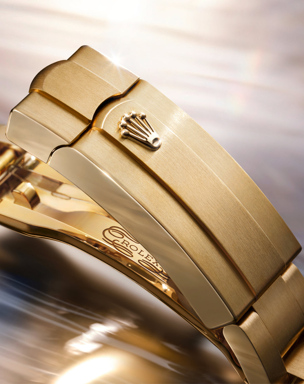 Rolex Oyster Perpetual 28 and 34 yellow gold Oyster bracelet with Oysterclasp and Easylink comfort extension link