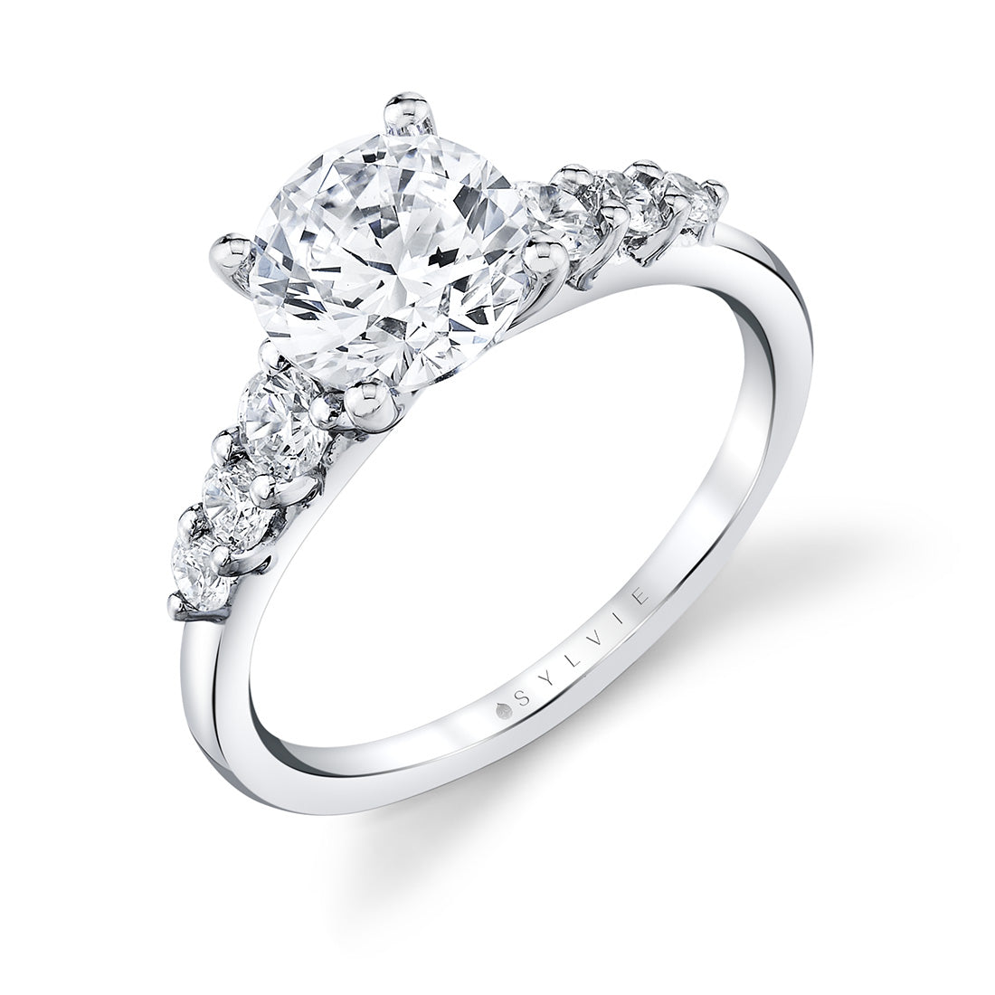 Round Cut Classic Graduating Engagement Ring - Eden